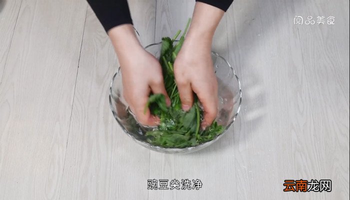 花生炒豌豆尖的做法 花生炒豌豆尖怎么做