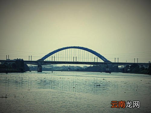 一桥飞架南北的一桥是指什么?