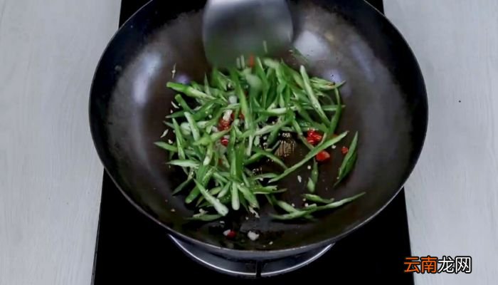 尖椒炒肉皮的做法 尖椒炒肉皮怎么做
