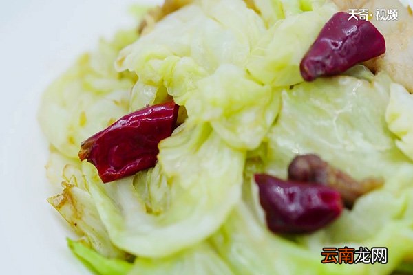 包菜炒肉的做法