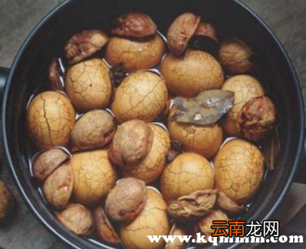 核桃壳煮鸡蛋禁忌，核桃壳煮鸡蛋的水可以喝吗