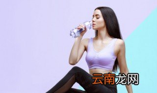 水杯上刻什么文字 水杯上刻什么文字好