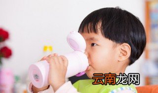 学生在杯子上刻什么字好 学生杯子上刻什么字比较好