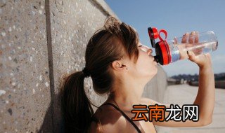 大学生杯子刻什么字 学生杯子上刻什么字