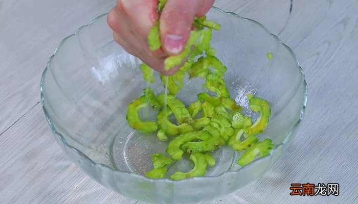 豆角苦瓜怎么炒 豆角苦瓜的做法