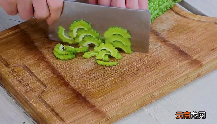 豆角苦瓜怎么炒 豆角苦瓜的做法