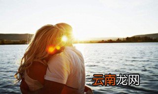男生喜欢一个女生怎么追求 男生喜欢一个女生的追求方法