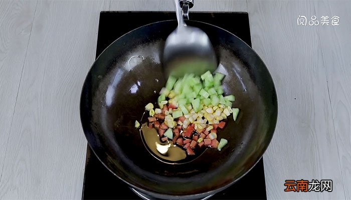咖喱什锦炒饭如何做 咖喱什锦炒饭怎么做