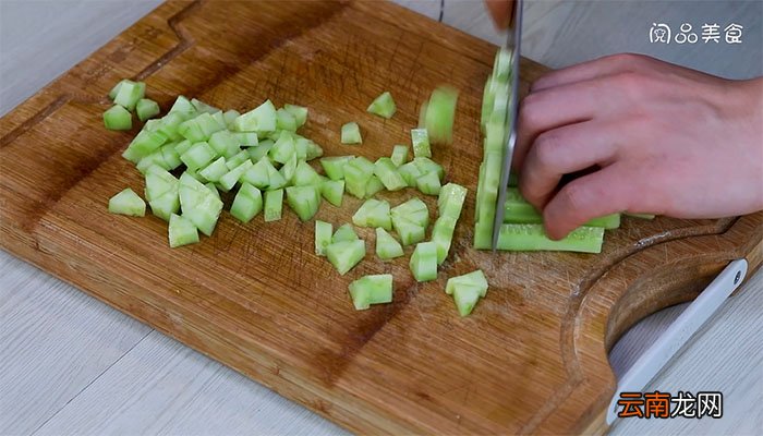 咖喱什锦炒饭如何做 咖喱什锦炒饭怎么做