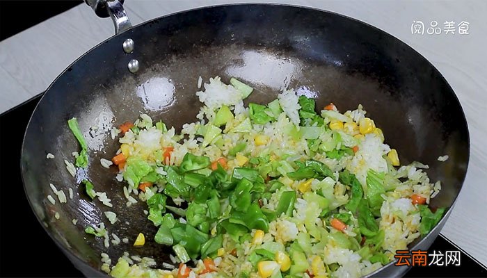 咖喱什锦炒饭如何做 咖喱什锦炒饭怎么做