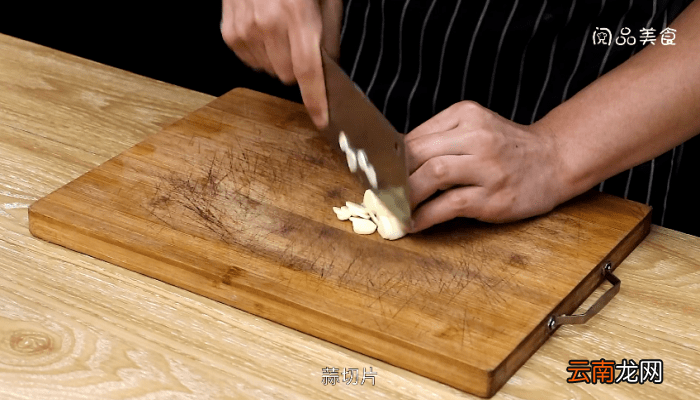 韭菜炝炒金针菇 韭菜炝炒金针菇的做法