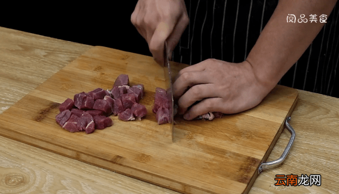 红酒炖牛肉的做法 红酒炖牛肉的做法