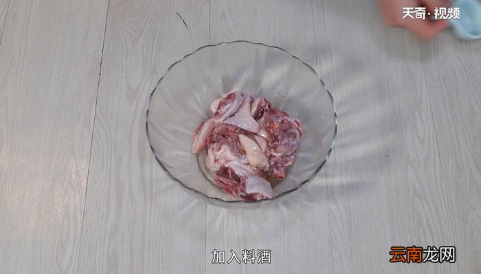 砂锅盐焗老鸭煲的做法 砂锅盐焗老鸭煲怎么做