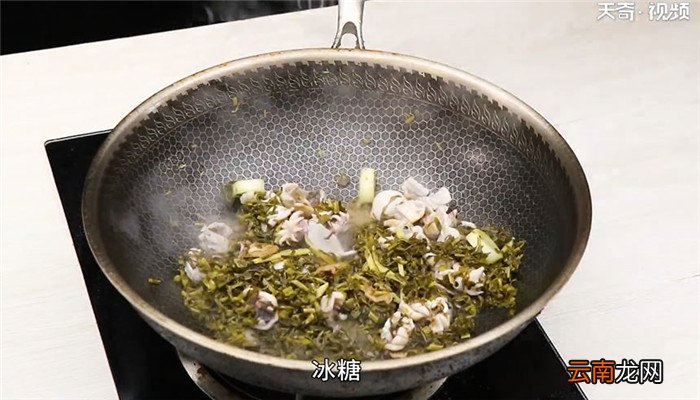 雪菜炒墨鱼怎么做 雪菜炒墨鱼的做法