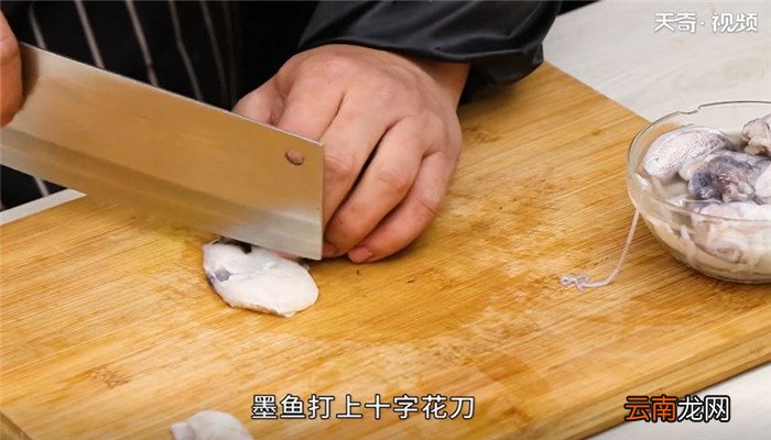 雪菜炒墨鱼怎么做 雪菜炒墨鱼的做法