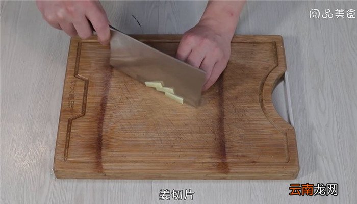 银耳炒辣椒肉丝怎么做 银耳炒辣椒肉丝的做法