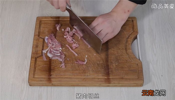 银耳炒辣椒肉丝怎么做 银耳炒辣椒肉丝的做法