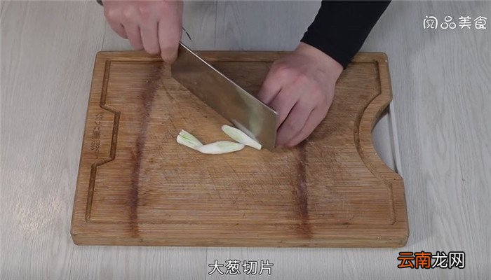 银耳炒辣椒肉丝怎么做 银耳炒辣椒肉丝的做法