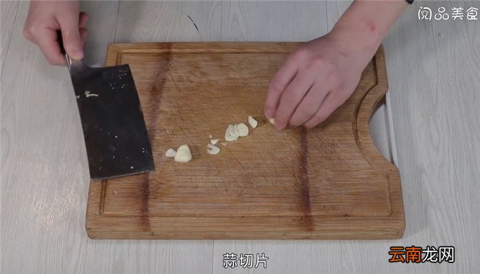 银耳炒辣椒肉丝怎么做 银耳炒辣椒肉丝的做法
