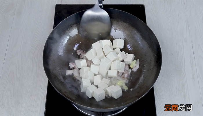 尖椒烧豆腐怎么做 尖椒烧豆腐的做法