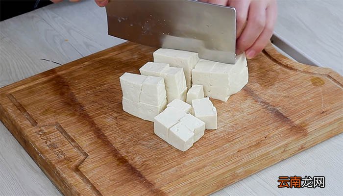 尖椒烧豆腐怎么做 尖椒烧豆腐的做法