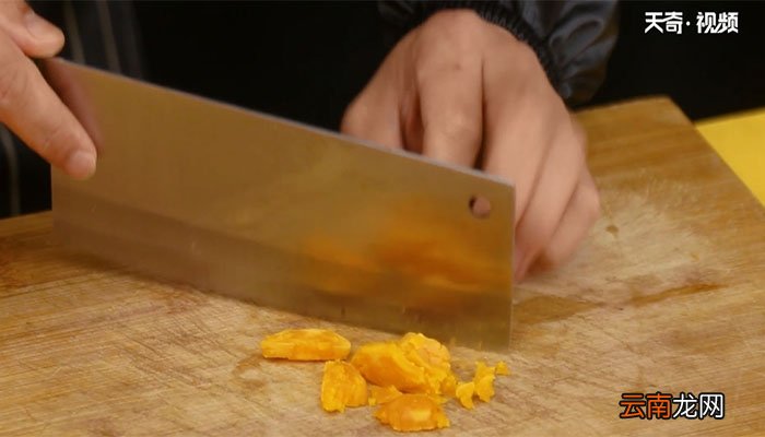 蛋黄南瓜的做法 蛋黄南瓜怎么做