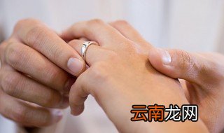 手上戴戒指的含义 手上戴戒指的含义介绍
