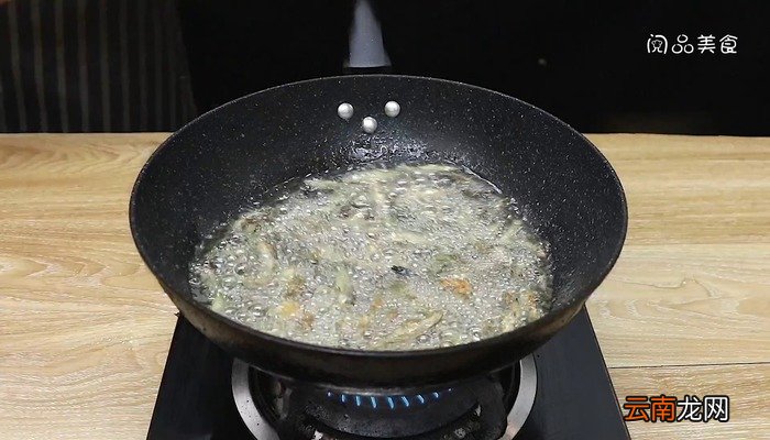 双椒炒小鱼仔 双椒炒小鱼仔的做法