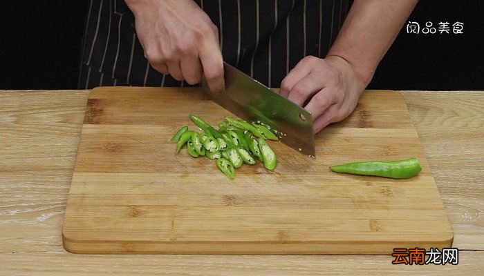 双椒炒小鱼仔 双椒炒小鱼仔的做法