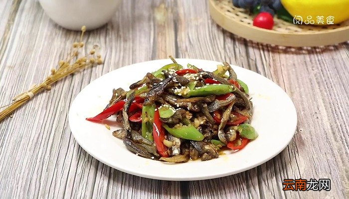双椒炒小鱼仔 双椒炒小鱼仔的做法