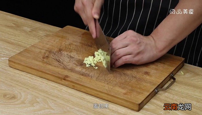 双椒炒小鱼仔 双椒炒小鱼仔的做法