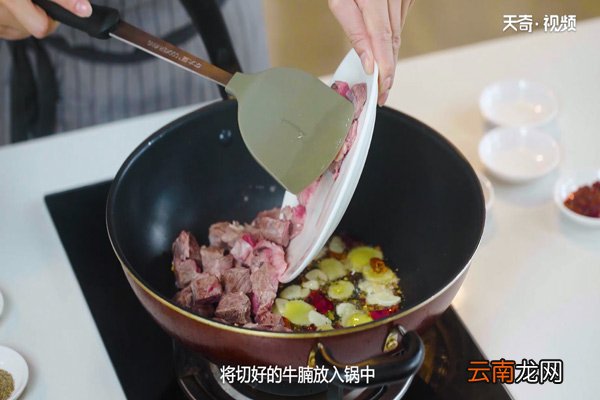 萝卜炖牛腩的做法