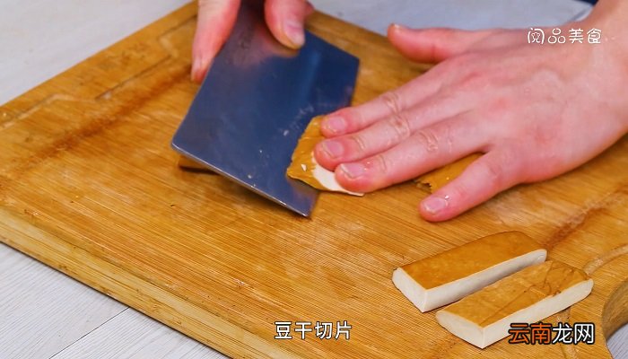 子五花肉胡萝卜怎么做干子五花肉胡萝卜的做法