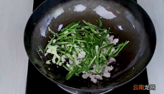 尖椒炒肉丁的做法尖椒炒肉丁怎么做