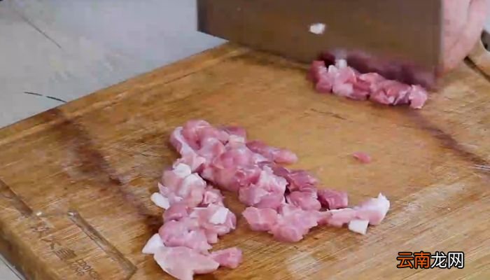 尖椒炒肉丁的做法尖椒炒肉丁怎么做
