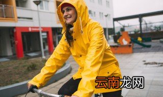 新买雨衣味道怎么解决，新买雨衣味道怎么解决掉