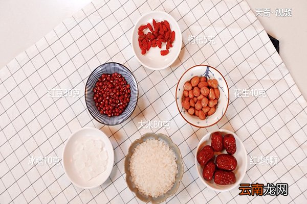 红枣花生粥的做法