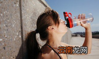 送给父亲杯子刻什么字，送给父亲杯子刻什么字合适