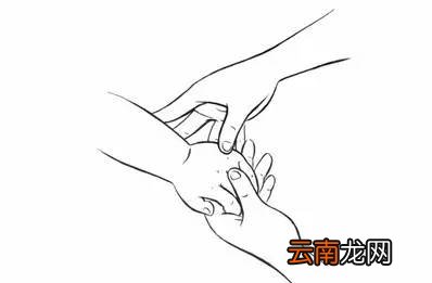 宝宝近视怎么办 小儿推拿来帮忙