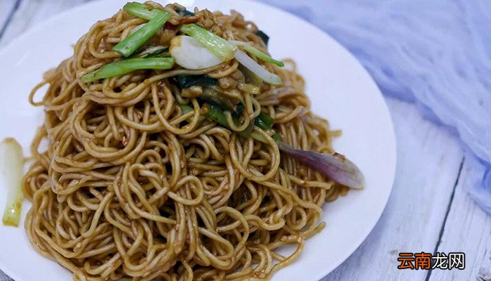 蒜香焖面做法 蒜香焖面怎么做