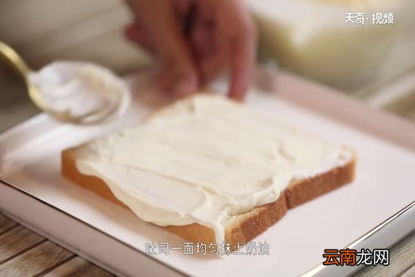 奶油草莓三明治的做法