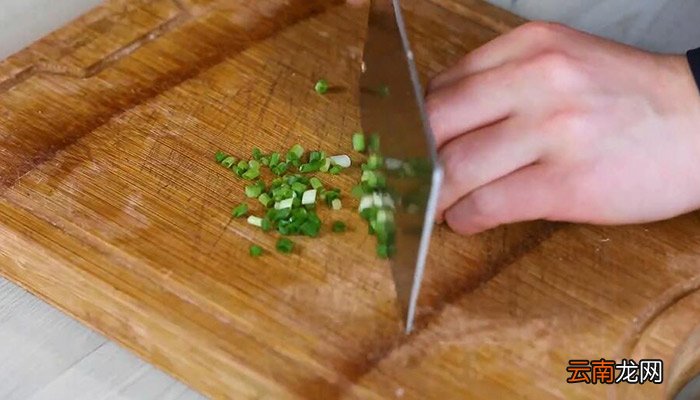 蒜香鸡蛋炒米饭制作 蒜香鸡蛋炒米饭的做法