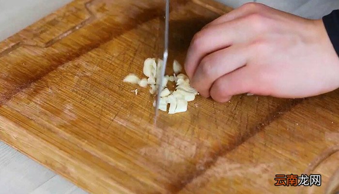 蒜香鸡蛋炒米饭制作 蒜香鸡蛋炒米饭的做法