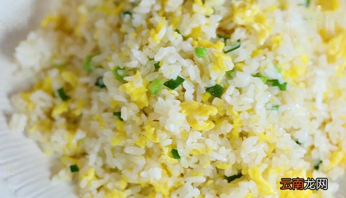 蒜香鸡蛋炒米饭制作 蒜香鸡蛋炒米饭的做法