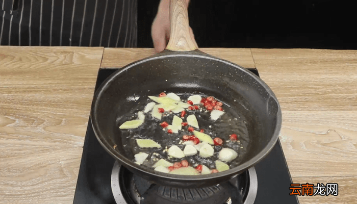 滑子菇炒虾球 滑子菇炒虾球怎么做好吃