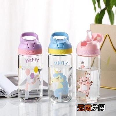 吸管杯和鸭嘴杯的区别 吸管杯和鸭嘴杯哪个好