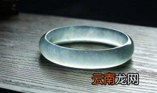 老人戴什么材质手镯好 老年人戴什么材质的手镯好