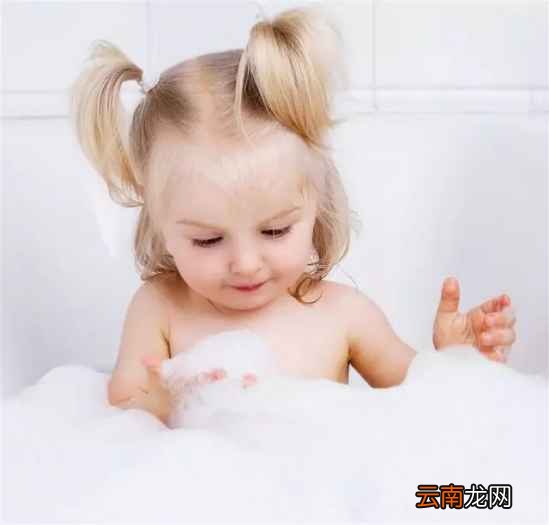 给宝宝洗澡注意什么