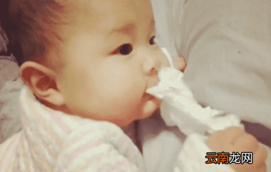 宝宝不小心吃了纸怎么办 让纸随排便排出