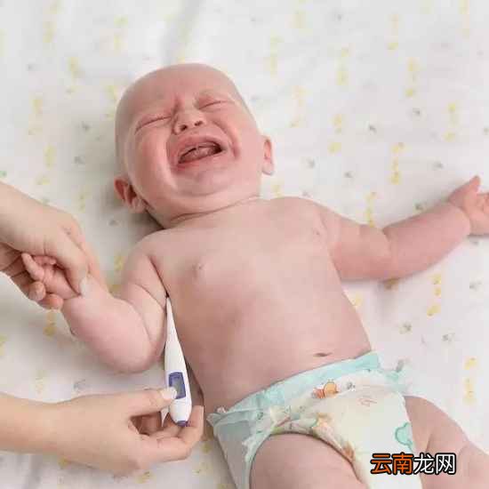 宝宝发烧会把脑子烧坏吗 该如何正确使用退烧药呢